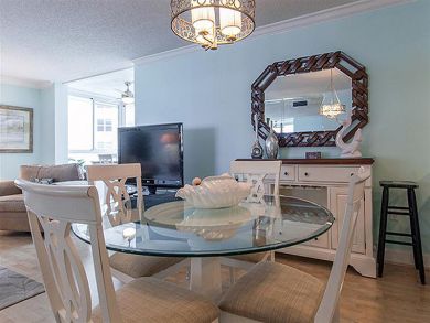Siesta key Beach, Vacation Condo Upscale Furnishings.